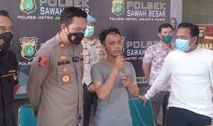 Polisi berikan kesempatan pada Ray petugas PPSU memaparkan kejadian kalah judi online dan ngaku dibegal. (ist)