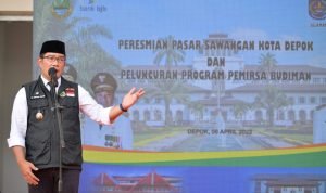 Gubernur Jawa Barat Ridwan Kamil meluncurkan program pemesanan minyak goreng bersubsidi melalui Aplikasi Sapawarga. (foto: Rizal FS/Biro Adpim Jabar)