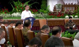 Harga BBM Naik: Rakyat Resah, Jokowi Pasrah
