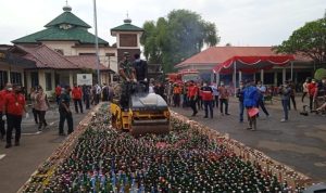 Polresta Bekasi Musnahkan Ribuan Botol Miras