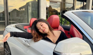 Usai Dicaci, Kiky Saputri Malah Bagi-Bagi Uang ke Fans Leslar