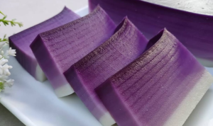 Cara Membuat Kue Lapis Tepung Beras Rose Brand Ombre Cantik! Ilustrasi kue lapis ombre (gambar: youtube Mama Ci Memasak)