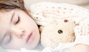 Ilustrasi: Anak yang suka tidur di lantai. (Pixabay)