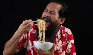 Ilustrasi Kebiasaan makan saat buka puasa dan sahur (freepik)
