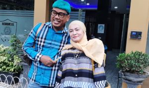 Uya Kuya dan Istrinya Astrid Kuya di Polda Metro Jaya. (M. Ichsan/Disway)