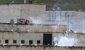 Puluhan Napi Tewas di Penjara Equador, Ratusan Lainnya Kabur, Ini Penyebabnya Kerusuhan yang terjadi di Penjara di Ekuador, menyebabkan puluhan napi tewas dan ratusan lainnya kabur dari penjara. (rmol)