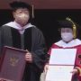 Megawati Soekarnoputri saat menerima gelar Profesor Honoris Causa di Korea Selatan. Dai mengaku menjadi penggemar Kpop karena cucu-cucunya juga menyukai Korea. (Repro)