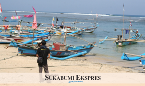 Lokasi wisata Pantai Ujunggenteng yang banyak diprotes karena harga tiket masuk yang mahal. (sumek)