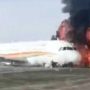 Pesawat Tibet Airlines yang mengalami terbakar di Bandara China. (net)