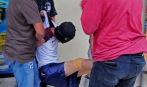 Pelaku penculikan anak di Bogor saat ditampilkan dihadapan media. Foto : Hendi Novian