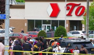 10 Orang Tewas Tertembak Pria Bersenjata di Supermarket, Pelaku Siarkan Aksinya Secara Langsung Supermarket Tops di Buffalo, New York, Amerika Serikat sebagai lokasi terjadinya penembakan yang mengakibatkan 10 orang tewas, pada 14 Mei 2022/Net