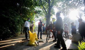 Sekretaris Daerah (Sekda) Kota Bandung, Ema Sumarna melakukan monitoring sejumlah fasilitas umum, Jumat (27/5). (Foto: Humas Pemkot Bandung)