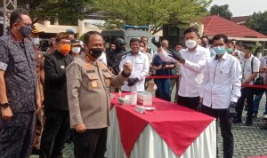 Pemusnahan Sabu sebanyak 1,196 ton yang berhasil di ungkap Polda Jabar di Kabupaten Pangandaran pada beberapa waktu lalu. Kamis (19/5). Foto. Sandi Nugraha
