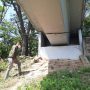 Lokasi korban ditemukan dalam kondisi gantung diri di bawah Jembatan Tol Japek Karawang.