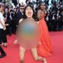 Aksi protes wanita tanpa busana di Red Carpet Festival Film Cannes 2022.