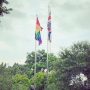 Foto viral yang memperlihatkan bendera pelangi LGBT berkibar berdampingan dengan bendera Inggris di langit jakarta (-@ukindonesia-Instagram)