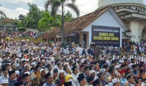 Ribuan jamaah yang menghadiri acara tablig akbar UAS di Madura. (Twitter/@UasAbdulSomad)