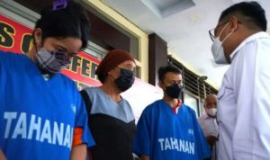 Polisi menginterogasi ayah, ibu dan nenek dari bocah yang tewas mengenaskan setelah dianiaya. antara/adiwinata solihin