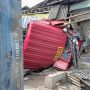 Truk kontainer tabrak dua ruko di Bekasi, Jawa Barat. (fin)