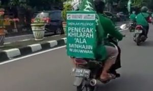 tangkapan layar video viral, konvoi pengendara motor yang membawa bendera khilafah.