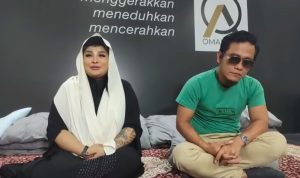 Nania Idol menceritakan alasannya kembali masuk Islam. kepada Gus Miftah. (foto YouTube/NitNot Official)