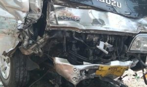 Kecelakaan maut di Karawang, elf menabrak beberapa sepeda motor. (KBE)