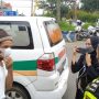Ambulans Bodong Terobos Jalur One Way di Puncak, Isinya Orang Mau Liburan