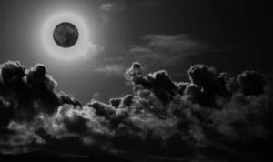ILUSTRASI: Black moon (Istimewa)