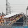 Atap tribun Formula E di Jakarta International E-Prix Circuit (JIEC) di Kawasan Pantai Karnaval Ancol, Jakarta Utara roboh. (Istimewa)