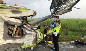 Kecelakaan di Tol Surabaya-Mojokerto (Sumo). (Istimewa)