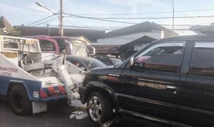 Dua Mobil Tabrakan Adu Banteng, Jalur Puncak Macet 10 Kilometer