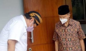 Ketua DPP Partai Golkar Airlangga Hartarto ketika menyambangi kediaman Buya Syafii