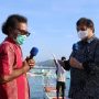 Menko Airlangga Hartarto ketika memberikan bantuan langsung tunai kepada kelompok nelayan