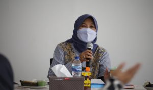 Menurut Hj. Lilis Boy tidak adanya biaya pendampingan perlindungan bagi kalangan ekonomi rendah menjadi salah satu permasalahan