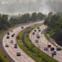 Ilustrasi: Kendaraan dari Jakarta menuju Bandung diminta melalui jalur arteri karena akan diberlakukan one way pada arus balik Lebaran 2022. (Dery Ridwansah/ JawaPos.com)