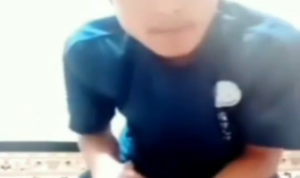 Viral Video Seorang Pria Injak Al Quran dan Tantang Semua Umat Muslim Viral Video Seorang Pria Injak Al Quran dan Tantang Semua Umat Muslim