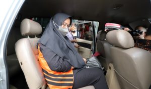 Tersangka Bupati Bogor nonaktif Ade Yasin usai menjalani pemeriksaan di Gedung Merah Putih KPK, Jakarta, Selasa (10/5). (Foto: Dery Ridwansah/ JawaPos.com)