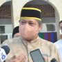 Airlangga Hartarto usai salat Ied di Masjid Ainul Hikmah DPP Golkar, Senin (2/5).