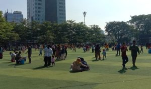 Situasi di Alun-alun Bandung di Hari ketiga setelah Lebaran Idul Fitri 1443 Hijriah, Kamis (5/5). (Foto: Sandi Nugraha/Jabar Ekspres)