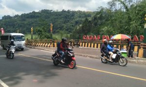Kendaraan Luar Kota Dominasi Jalur Cadas Pangeran, Kasat Lantas Polres Sumedang Beri Imbauan