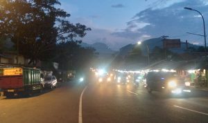 Peningkatan volume kendaraan di Jalan Lingkar Barat Nagreg ramai lancar. (Yanuar/Jabar Ekspres)