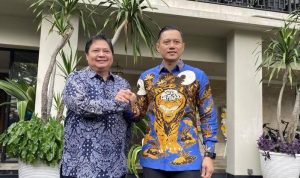 Ketua Umum DPP Partai Demokrat Agus Harimurti Yudhoyono (AHY) menemui Ketua Umum DPP Partai Golkar Airlangga Hartarto di rumah dinas di Kompleks Widya Chandra, Sabtu (7/5).