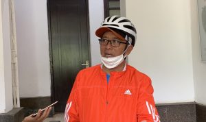 Sekretaris Daerah Kota Bandung, Ema Sumarna saat diwawancarai di Balai Kota Bandung, Jumat (13/5).