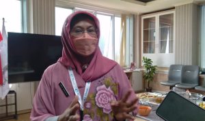 Direktur Rumah Sakit Umum Daerah (RSUD) Kesehatan Kerja Jawa Barat, Tintin Farihatini. ketika diwawancarai mengenai hepatitis misterius, Jumat (13/5). (Yanuar/Jabar Ekspres)