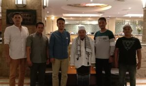 Ulama KH Ghozi Wahab Dukung Ridwan Kamil jadi Presiden 2024 Tokoh Nasional sekaligus ulama besar, KH Ghozi Wahid Wahab Hasbullah saat berkunjung ke Gerakan Nasional Indonesia Juara (GNIJ). Senin (16/5).
