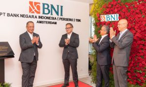 AMSTERDAM-(Ki-ka) Direktur Utama BNI Royke Tumilaar, Wakil Menteri II BUMN Kartika Wirjoatmodjo, Duta Besar RI untuk Belanda Mayerfas, dan Duta Besar RI untuk Belgia merangkap Luksemburg dan Uni Eropa Andri Hadi dalam Peresmian BNI Amsterdam, Selasa (17/5/2022).