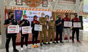 Yana Mulyana saat menghadiri acara Pemberian Motivasi kepada Para Atlet, Pelatih, dan Ofisial Sea Games 2022 di Aula Pendopo Bandung, Senin (23/5). (Arvi/Jabar Ekspres)