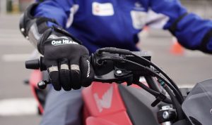 Teknik Pengereman yang Baik dan Benar Menggunakan Sepeda Motor ILUSTRASI: Teknik melakukan pengereman yang baik dan benar.