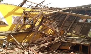 Kondisi SDN Rancanilem di Desa Bojongloa, Kecamatan Rancaekek, Kabupaten Bandung yang ambruk.