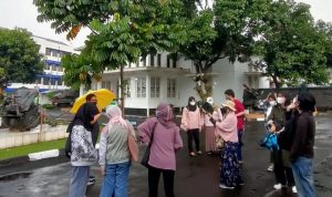 Komunitas Braga Heritage tengah melakukan pemanduan wisata. (Foto: Braga Heritage)